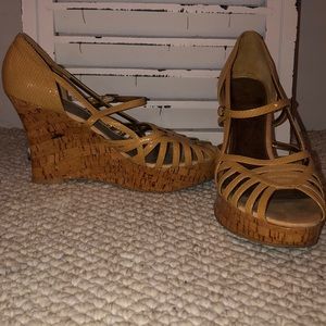 Quintessential nude straps platoform wedges!